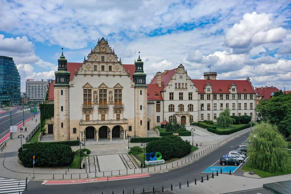 Adam Mickiewicz Üniversitesi